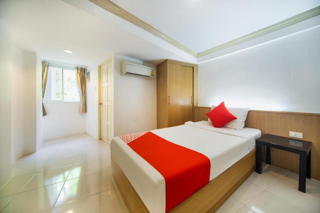 Oyo 232 Patong City Hometel Экстерьер фото