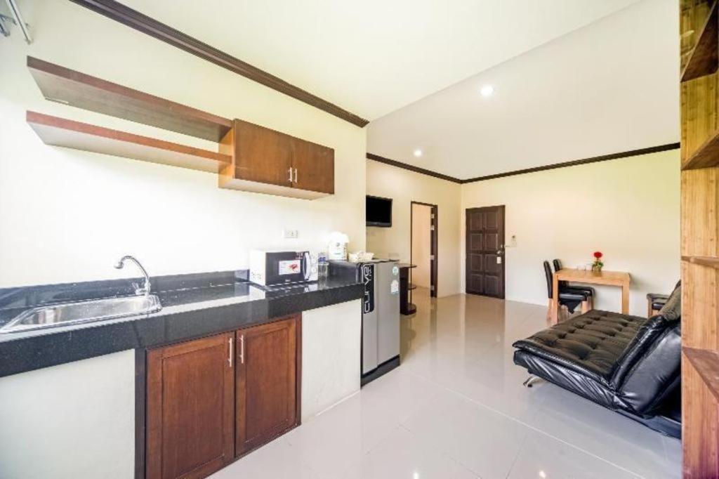 Oyo 232 Patong City Hometel Экстерьер фото